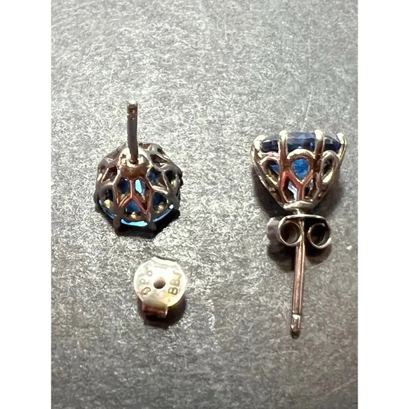 Blue lab spinel sterling silver stud earrings - Picture 9 of 11